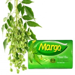 Zeepblok verrijkt met extracten van de neemboom. Dit blok zeep kan worden gebruikt om het lichaam te wassen, maar is ook geschikt voor het wassen van je haar. Het neemextract heeft een weldadige werking op de huid en helpt bij diverse huidpoblemen, zoals acné, exceem en roos.