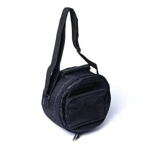 Zwarte draagtas om een tongue drum in op te bergen. Deze beschermende draagtas is gemaakt nylon. Door je tongendrum in deze tas op te bergen voorkom je beschadiging van je geliefde muziekinstrument.