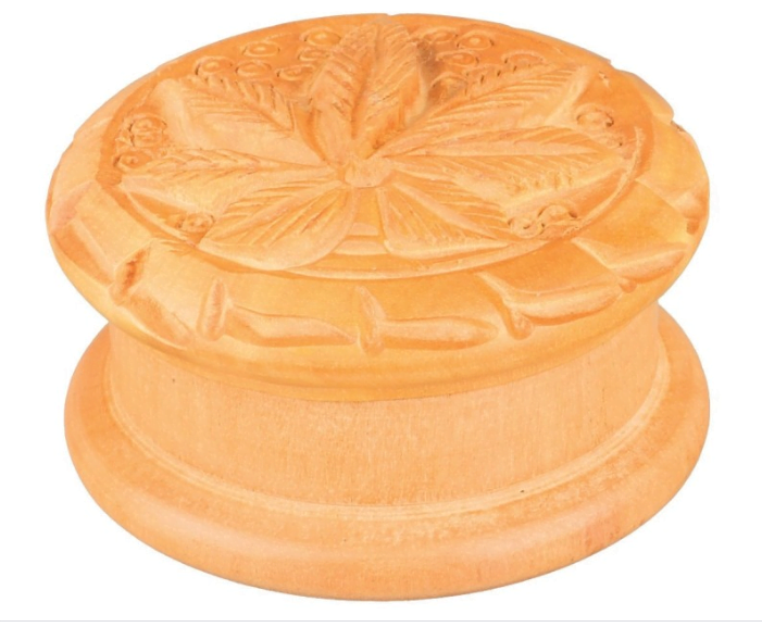 Houten grinder carved